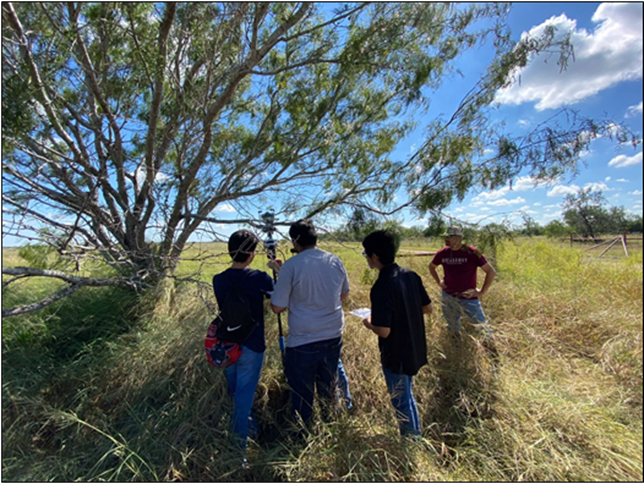 A group of people standing in a grassy field

Description automatically generated with low confidence